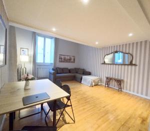 A seating area at Navona Gold Apartment
