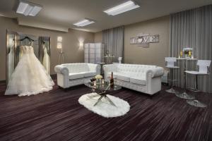 a dressing room with two white couches and a wedding dress at Courtyard Philadelphia Devon/Villanova in Wayne