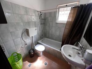 Kylpyhuone majoituspaikassa Naji's House in Bethlehem-Full apartement