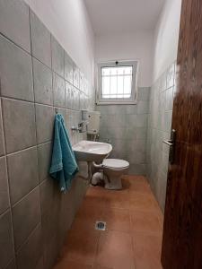 Bathroom sa Naji's House in Bethlehem-Full apartement