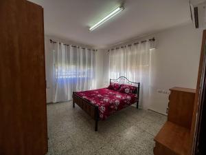 Katil atau katil-katil dalam bilik di Naji's House in Bethlehem-Full apartement