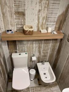 a bathroom with a toilet and a sink at Departamento 15 in Villa La Angostura