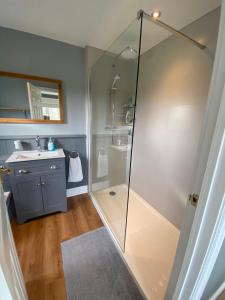 a bathroom with a shower and a sink at Malmesbury 3 Bedroom Town House in Malmesbury