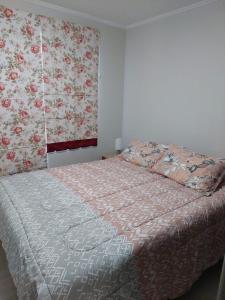 Postel nebo postele na pokoji v ubytování Hermoso departamento nuevo en Pucon equipado con 3 dormitorios wifi y estacionamiento privado a 5 minutos del centro y lago