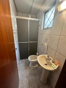 A bathroom at Travessa 12 - Suítes centro de Serra Negra - SP