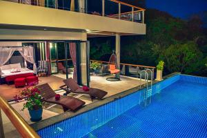 Бассейн в Fully Serviced Grand Villa Luxury Time Phuket SHA Plus или поблизости