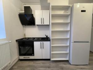 a kitchen with a stove and a refrigerator at Apartament 55mp in centru orasului in Giurgiu