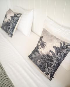 Tempat tidur dalam kamar di Appartement Toucan - Grand standing pleine vue mer