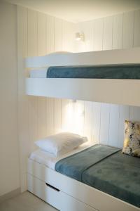 Tempat tidur dalam kamar di Appartement Toucan - Grand standing pleine vue mer