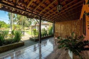 Ein Garten an der Unterkunft Pousada Pitauá