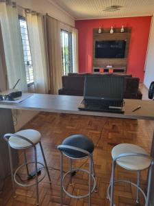 Μια τηλεόραση ή/και κέντρο ψυχαγωγίας στο Quarto Na Casa Do Pinheiro