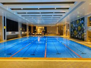 Bazén v ubytování Zhaolin Grand Hotel nebo v jeho okolí