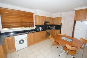 Køkken eller tekøkken på Coastal Cottage - Belle Escapes Jervis Bay