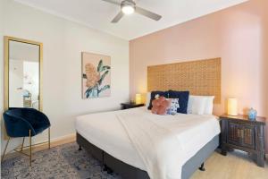 a bedroom with a large bed with a teddy bear on it at Rimini Holiday Apartments in Noosaville