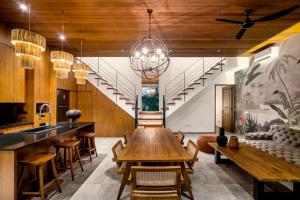 Lounge nebo bar v ubytování Nusantara Loft Rote by Alfred in Bali