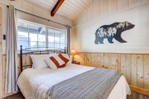 Postel nebo postele na pokoji v ubytování Tahoe Mountain Inn