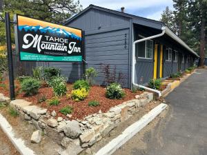 a building with a sign that reads kota mountain ski at Tahoe Mountain Inn in South Lake Tahoe