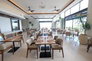 Restaurace v ubytování Cebu One Tectona Resort Hotel