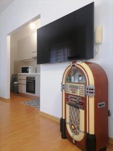a room with a television on top of a machine at Casa Vacanze VITTORIA in Taranto