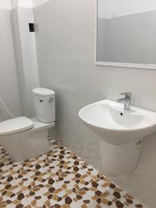 a bathroom with a toilet and a sink at Homestay 484 in Pleiku +14 photos