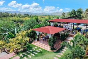 una vista aérea de una casa con techo rojo en RedDoorz @ Sun Kissed Resort Guindulman en Anda