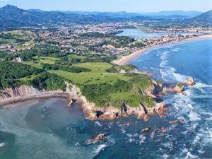 an aerial view of a beach and the ocean at Appartement Hendaye, 1 pièce, 2 personnes - FR-1-2-421 in Hendaye