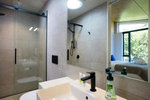 Vannituba majutusasutuses On The Edge Luxury