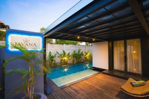 Der Swimmingpool an oder in der Nähe von Javana Royal Villas