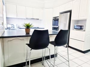 Η κουζίνα ή μικρή κουζίνα στο Rosie House-Spacious comfortable Home