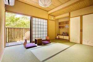 Un lugar para sentarse en 雅・小涌谷　温泉別荘　Miyabi Kowakudani Hopspring Villa