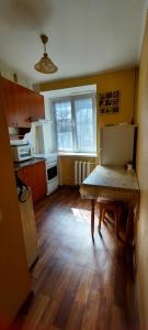 Nhà bếp/bếp nhỏ tại Apartment at Stadionna 3А