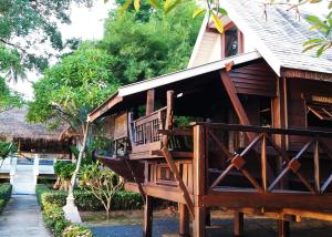 a house with a balcony on the side of it at Baan Thong Ching Resort in Khanom
