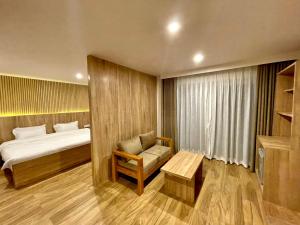 Un pat sau paturi într-o cameră la Stay Inn Hotel and Apartment Pokhara