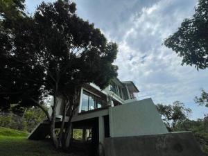 Budova, kde se vila nachází