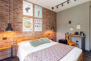 a bedroom with a brick wall and a bed at Old Rooms in Quartu SantʼElena