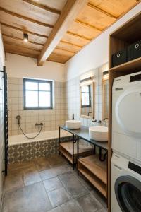 a bathroom with two sinks and a washing machine at Roubenky na Dupačce in Velké Karlovice