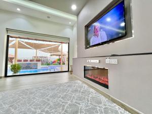 TV a/nebo společenská místnost v ubytování AlDana Resort & Hotels