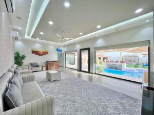 Bazén v ubytování AlDana Resort & Hotels nebo v jeho okolí