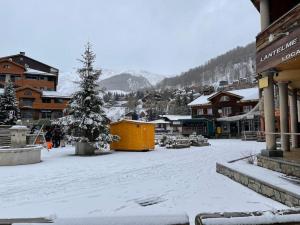 Το Allos, logement pieds des pistes, à 10 minutes de la base de loisirs τον χειμώνα