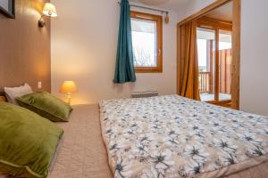 Posteľ alebo postele v izbe v ubytovaní Appartement 6 couchages au pied des pistes à Orcières 2 chambres, balcon et parking couvert