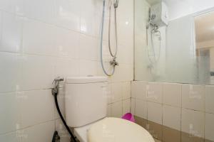 a bathroom with a toilet and a shower in it at RedLiving Apartemen Bassura City - Gracefull Rooms Tower Dahlia in Jakarta