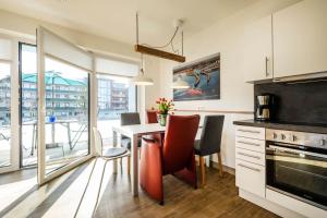 Kuchyň nebo kuchyňský kout v ubytování Haus Strandläufer Apartment 1 6 DeichLounge