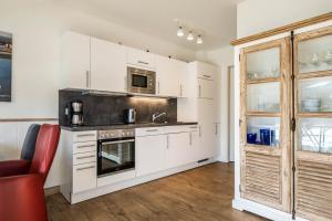 Kuchyň nebo kuchyňský kout v ubytování Haus Strandläufer Apartment 1 6 DeichLounge