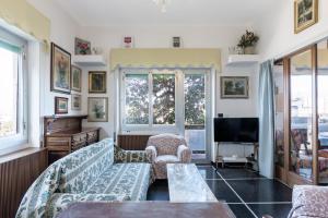 Μια τηλεόραση ή/και κέντρο ψυχαγωγίας στο Appartamenti Skipper Genova