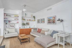 Posedenie v ubytovaní Fuengirola penthouse with seaviews close to the beach by Costarentals - Ref 06