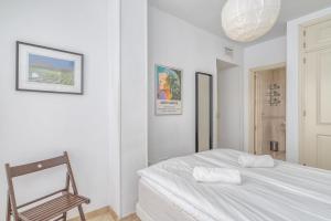 Posteľ alebo postele v izbe v ubytovaní Fuengirola penthouse with seaviews close to the beach by Costarentals - Ref 06