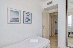 Posteľ alebo postele v izbe v ubytovaní Fuengirola penthouse with seaviews close to the beach by Costarentals - Ref 06