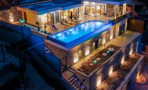 an aerial view of a house with a swimming pool at Villa Vilara „Luxus Villa mit Traumaussicht“ in Kas