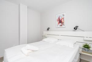 En eller flere senge i et værelse på Monte Paraiso apartment by Costarentals - Ref 105