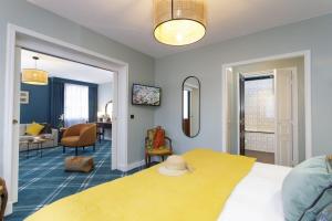 Postel nebo postele na pokoji v ubytování Le Manoir Hôtel